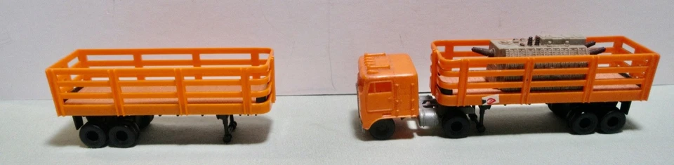 Tyco Stake Type Semi With Transformer & Extra Trailer 1/87 Scale - Image 1 of 4