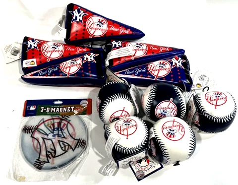 New York Yankees Plush Pennants Baseballs & 3-D Magnet Cover