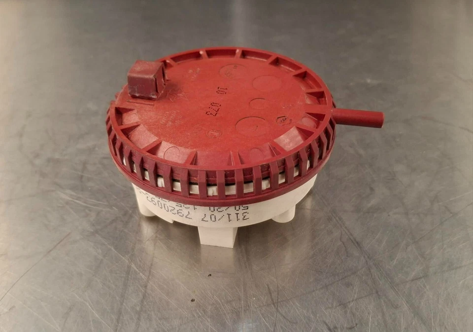 Interruptor de presión lavadora/secadora 2 niveles, Speed Queen P/N: 802299, 802299P, 7920093 Foto 1 de 3