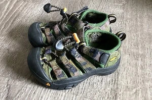 Keen Little Kids Size 8 Boys 1006037 Green Camo Sandals Water Shoes Newport - Picture 1 of 13