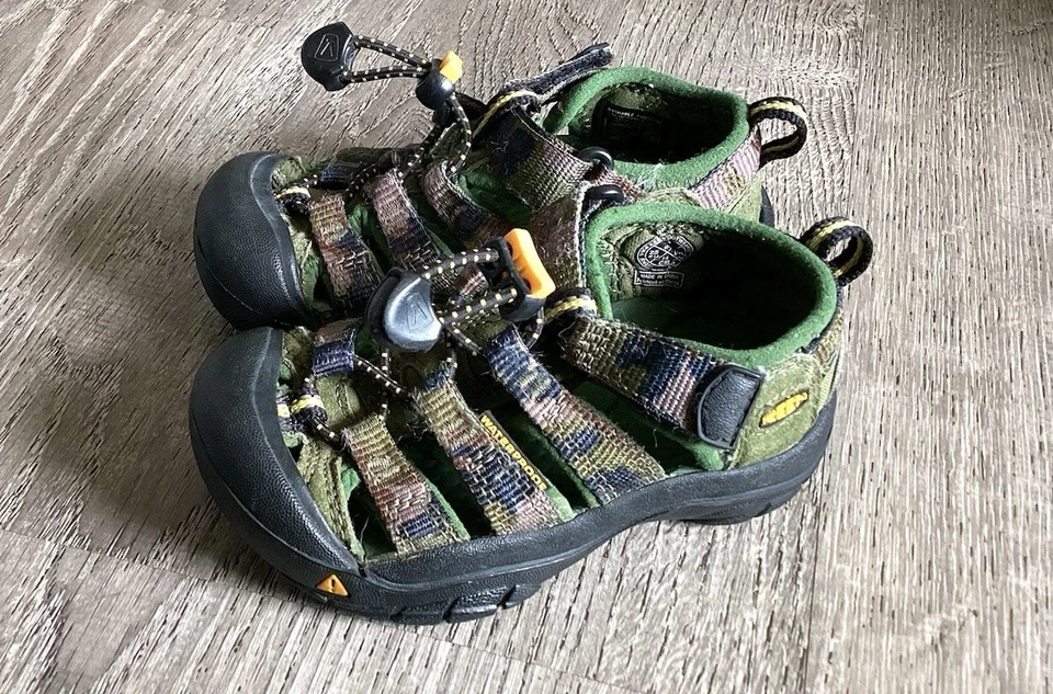 Keen Little Kids Size 8 Boys 1006037 Green Camo Sandals Water Shoes Newport - Image 1 of 4