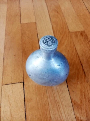 Ancienne petite gourde aluminium Vintage Tournus Unis France Bouchon estampillé - Photo 1/4