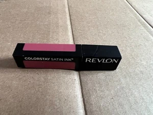 Revlon ColorStay Satintinte flüssiger Lippenstift - 031 rosa Herzogin neu versiegelt - Bild 1 von 5