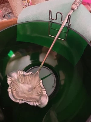 Cucharón plateado de colección Rogers Bros 1847, mango hueco ornamentado 15" estriado Foto 1 de 4