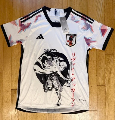 Camiseta de fútbol Attack on Titan Levi Japón para hombre de Adidas - pequeña para hombre - NUEVA Foto 1 de 2