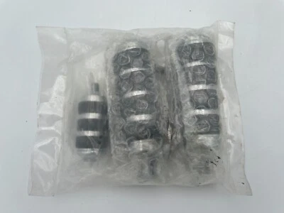 Estriberas y clavija de cambio ISO grandes cromadas Kuryakyn 8002, 8004 - Nuevo de Lote Antiguo Foto 1 de 4