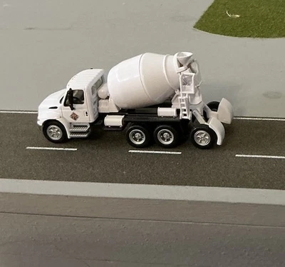 Misturador de cimento Walthers SceneMaster 949-11678 escala HO internacional 7600 3 eixos - Imagem 1 de 2