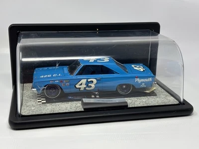 Franklin Mint Richard Petty #43 1967 Plymouth Belvedere GTX w/Display Box/Papers - Image 1 of 4