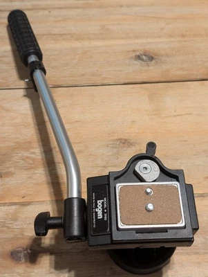 Bogen Manfrotto 3160 Fluid Pan Tripod - Head & Handle Only, Quick Release, Italy - Image 1 of 4