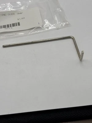 Регулируемая направляющая для квилтинга для стандартной ножки швейной машинки с направляющим отверстием - Изображение 1 из 2