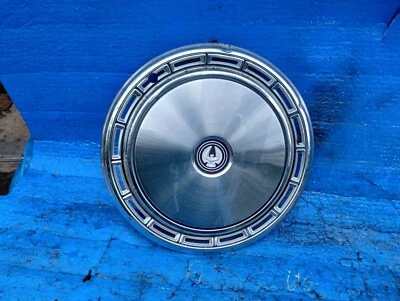 UN SOLO 1977-1978 Chrysler LeBaron # 401C 15" tapacubos/cubierta de rueda # 3699443 Foto 1 de 4