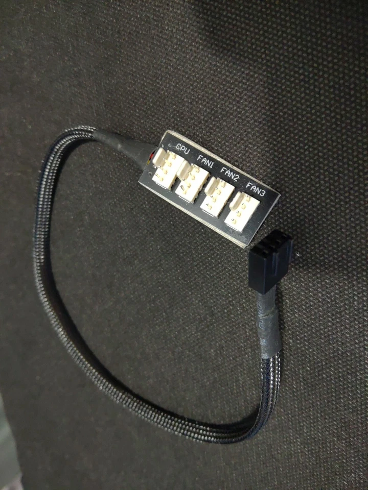 4-way PC FAN HUB Braided / Sleeved - Supports 4Ports 12v 3pin/4pin Fan Cable - Image 1 of 1