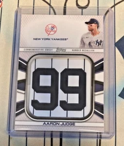 Aaron Judge 2022 Topps ⚾ 99 Jersey Número Medallón Reliquias JNM-AJ Yankees CANTIDAD 🔥 - Imagen 1 de 4