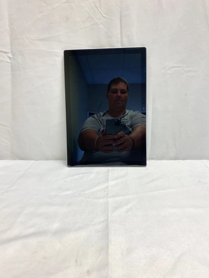 Tablet Microsoft Surface Book 1796 plateada 16 GB RAM 1 TB almacenamiento Windows 10 Pro Foto 1 de 4