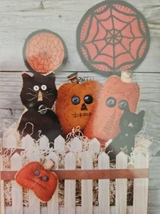 Wooden Spool Designs BLACK CAT...ORANGE PUMPKINS Halloween Woolfelt Pattern #126 - Picture 1 of 3