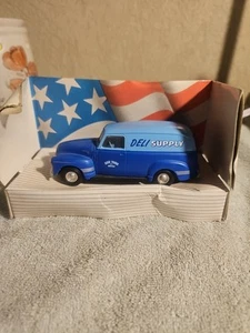 Vehículos clásicos ERTL 1:43 1950 Chevy Panel Truck Deli Supply - Imagen 1 de 3