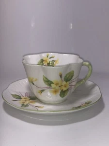 VINTAGE SHELLEY ENGLAND PRIMEL TASSE & UNTERTASSE SET GELB BLUMEN ÜBERBACKENE TEETASSE - Bild 1 von 7