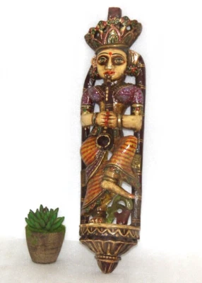 Estatua de madera vintage de Rajasthani dama tocando un instrumento musical colgante de pared Foto 1 de 4