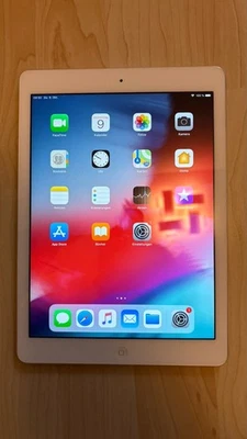 iPad Air - A1474 - 32 GB - Silber - sehr guter Zustand - Bild 1 von 4