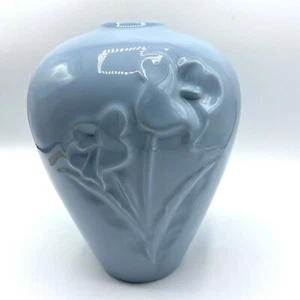 Haeger Pottery Light Blue Iris Vase Vintage 1986 Label Elegant USA Shelf255 - Picture 1 of 6