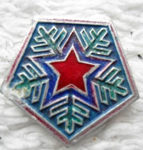 Christmas tree Pin Badge Santa Claus New Year 2022 - Picture 1 of 4