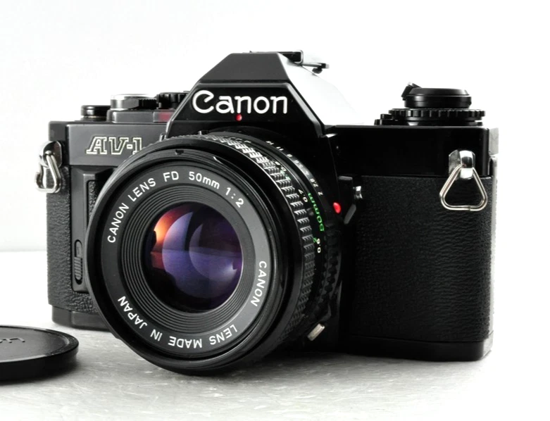 CÁMARA SLR Canon AV-1 av-1 negra con lente NFD 50 mm 1:2 35 mm casi como nueva probada Foto 1 de 4