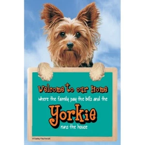 Letrero Yorkshire Terrier Bienvenido a nuestro Hogar Yorkie dirige la casa perros YORKIES - Imagen 1 de 1