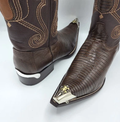 Par de puntas y tacones de botas vaqueras occidentales - Diseño de calavera y huesos puntiagudos Foto 1 de 4