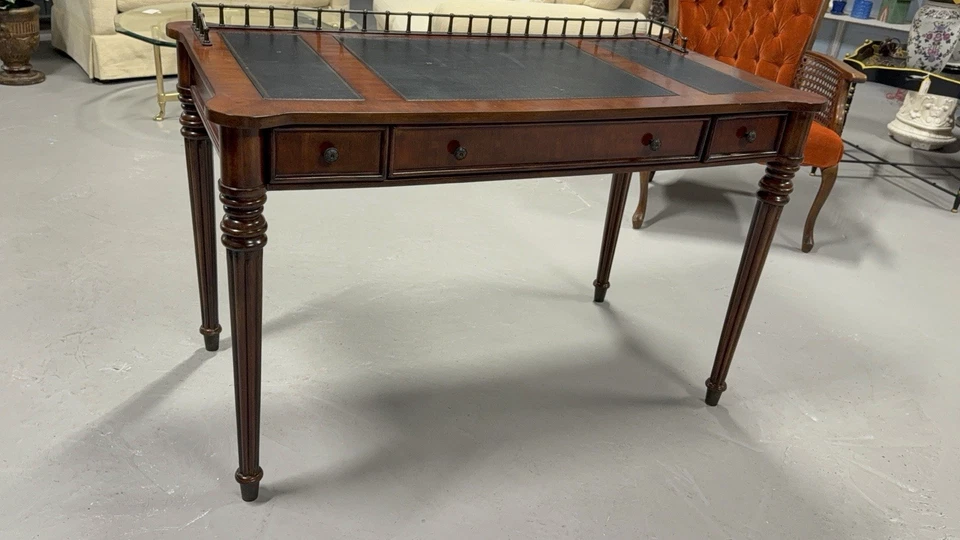 Gavetas de couro mogno Bassett escrivaninha secretária escritório pernas viradas - Imagem 1 de 4