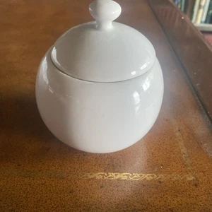IKEA ENSKILD WHITE CERAMIC PORCELAIN ROUND CREAMER OR SUGAR BOWL WITH LID - Picture 1 of 3