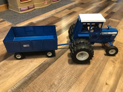 Vintage 1/12 Ertl Farm Diecast Toy Ford 9600 Tractor with Trailor / Wagon. - Image 1 of 4