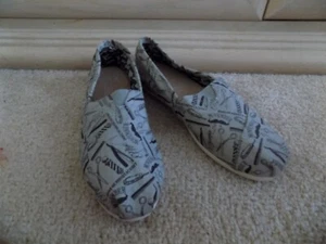 Toms Women's Slip on Flats Shoe's Size 7.5W - Picture 1 of 3