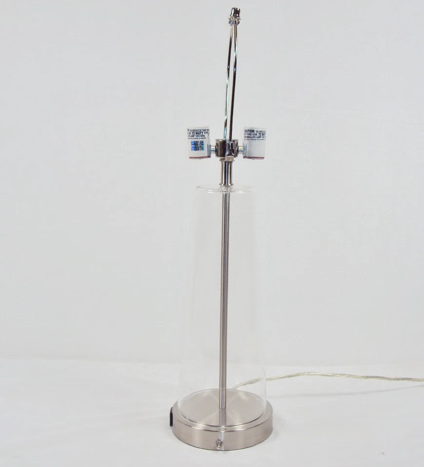 Lámpara de mesa/escritorio ~ Cuerpo de cono de vidrio transparente con toma de corriente 120V ~ #2840930 Foto 1 de 1