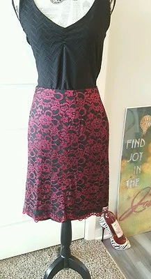 Talla 8 Para Mujer Falda Entley Arbuckle Borgoña Encaje Forro Negro Sobre la Rodilla  Foto 1 de 4