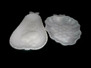 Hazel Atlas Textured Milk Glass Pear & Strawberry Candy/Nut/Relish/Trinket Dish - Picture 1 of 12