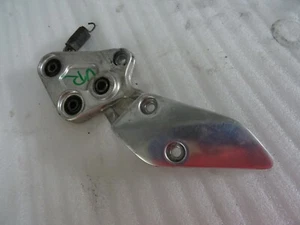 E1. Yamaha FZS 1000 RN06 Fußrastenplatte vorne rechts fußrastenhalter  - Picture 1 of 4