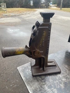 The Milwaukee Electric Railway & Light Co. 10 Ton Streetcar Railroad Jack - Picture 1 of 8