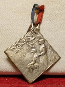 FRENCH MEDAL BY LALIQUE WWI ARMY ORPHANS 1914 1918 RAISING FUNDS CHARITY 33mm - Picture 1 of 2