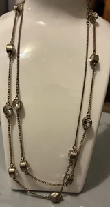 "Collar GRAZIANO de colección firmado en tono dorado envolvente de metal abierto dos extremos 36""" - Imagen 1 de 6