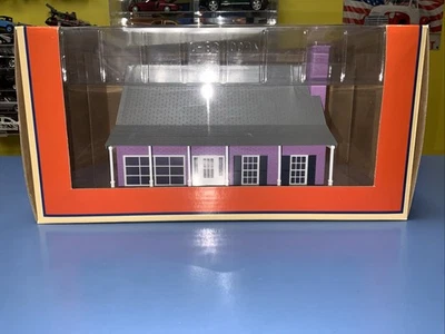 Lionel 6-82009  Lionelville O Scale Suburban House Purple Lighted NEW! - Image 1 of 4