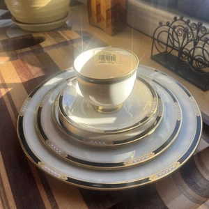 Lenox Colección Presidencial Hancock 5 Piezas Ajuste de Plato Borde Negro y Dorado - Imagen 1 de 5
