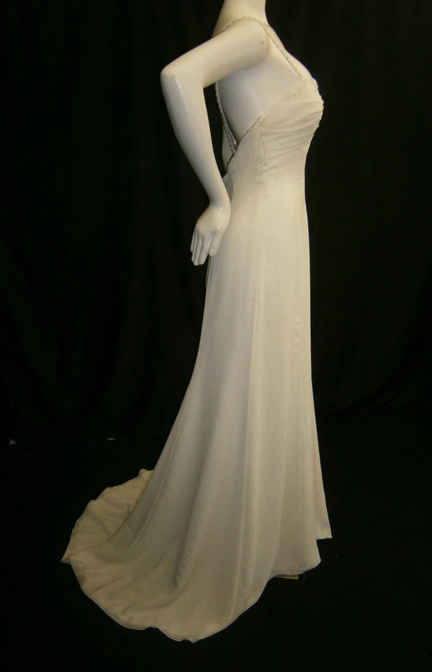 Vestido de novia Jazmín 10 marfil chifón cuentas entrecruzado espalda tren de barrido Foto 1 de 4