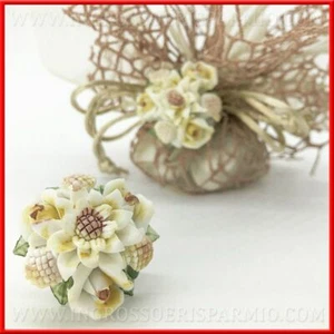 12 BOUQUET DI FIORI IN CERAMICA CAPODIMONTE APPLICAZIONI BOMBONIERE MATRIMONIO - Picture 1 of 3