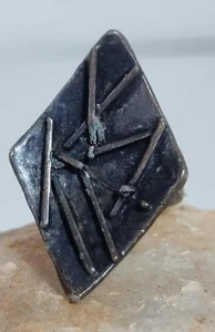 Vintage 1970s Brutalist Adjustable Ring – Shield Design 3cm x 2cm - Bild 1 von 4