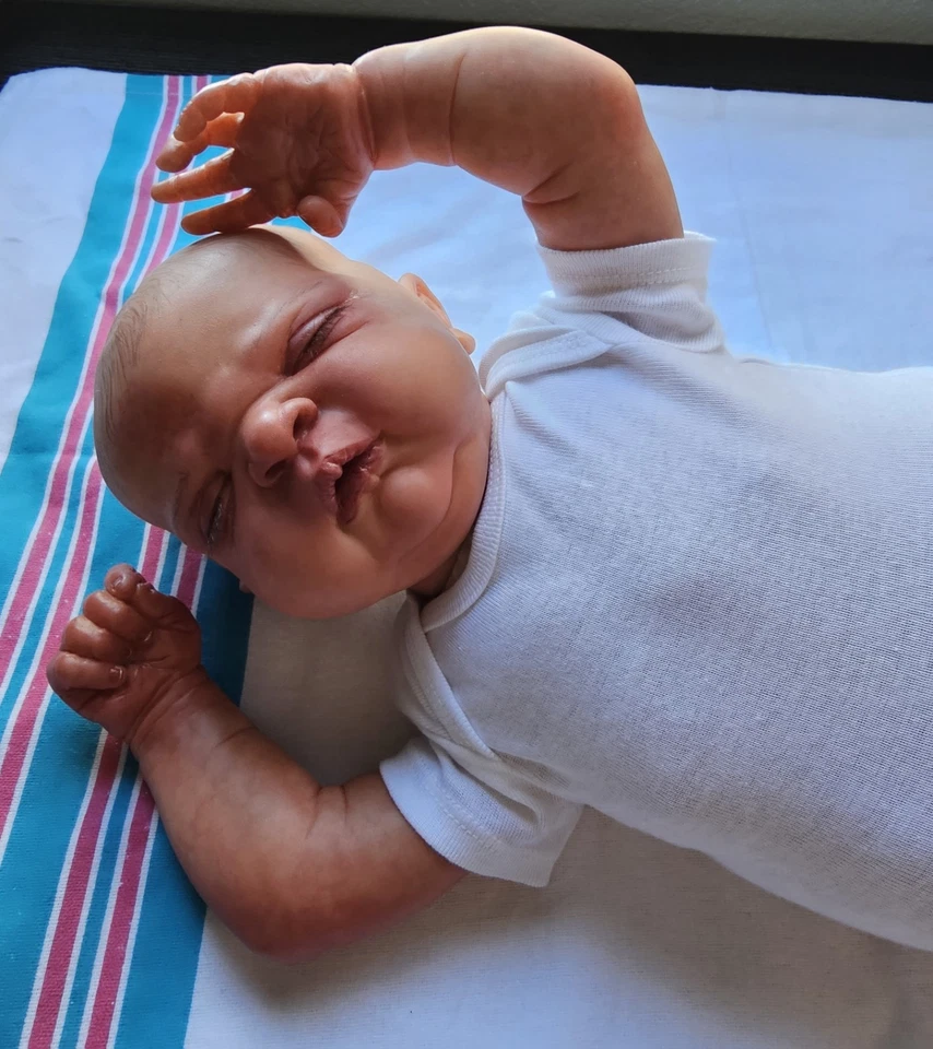 Muñeca bebé renacida Maggie de Cindy Musgrove con cuerpo de tela y placa para el vientre Foto 1 de 4