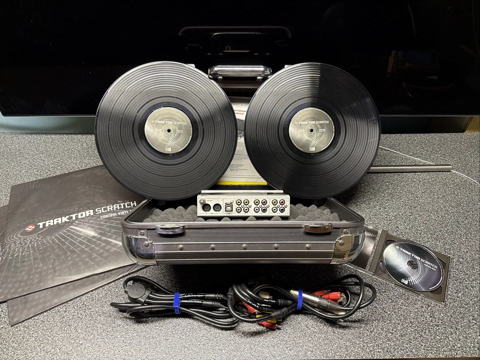 NATIVE INSTRUMENTS AUDIO 8 DJ SYSTEM: 4 Chan + Midi In/Out Traktor Vinyls, Discs - Image 1 of 4