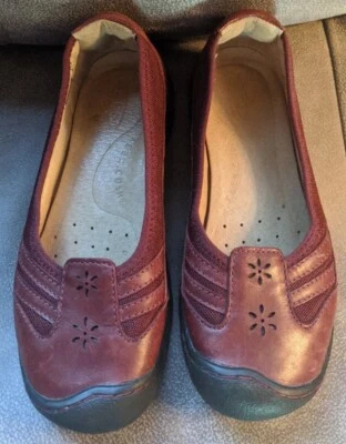 Keen Women's Size 7 Shoes Red & Black Leather Clogs Mules Slip On Comfort - Image 1 of 4