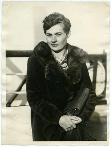 Frances Belden. Voyage de noce en passagère clandestine sur le paquebot Mongolia - Picture 1 of 2