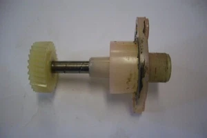 MG MGB 68-74 used 4 synchro gearbox speedometer housing and pinion gear - Picture 1 of 1