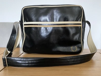 Fred Perry Retro Vintage Classic Shoulder Messenger Flight Laptop Bag Black - Image 1 of 4